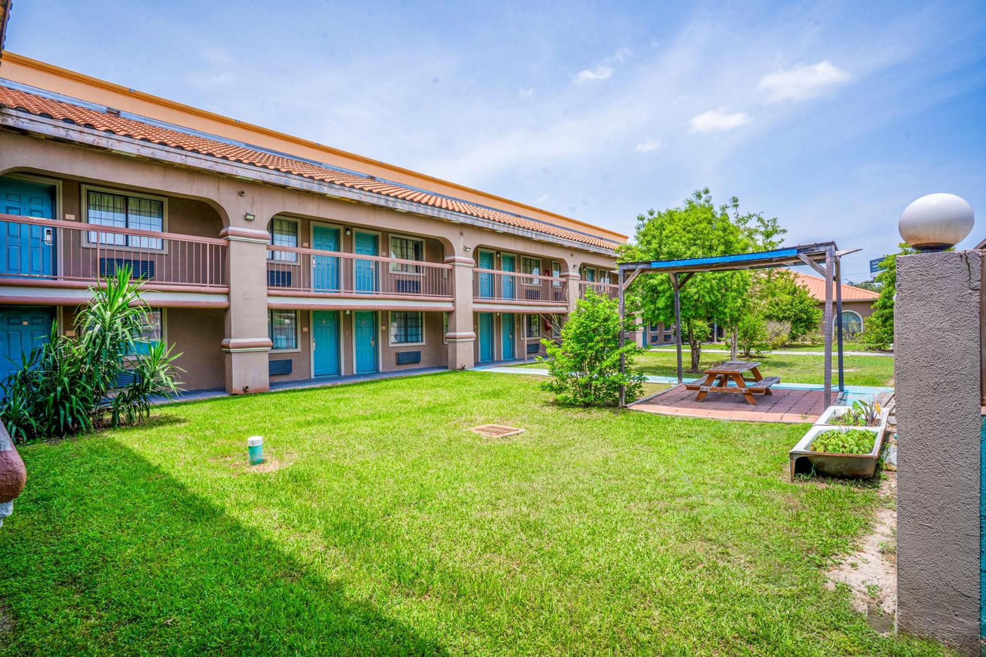 Plaza Inn&Suites Harlingen Exterior foto